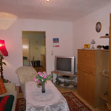 Lange Mit 2 Schlafzimmer Apartment *